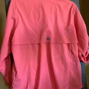 Colombia brand blouse for women it’s never been worn, it’ll keep you cool.!